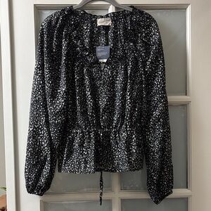 Women's Black and White Light Printed Top